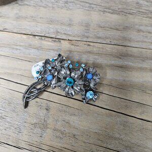 Banana Republic Gunmetal Rhinestone Flower Bouquet Pin NWT